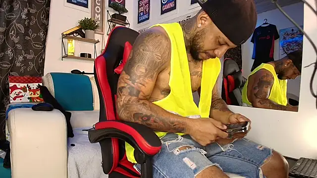 Leenar Key online show from October 2025 01:45:01 PM