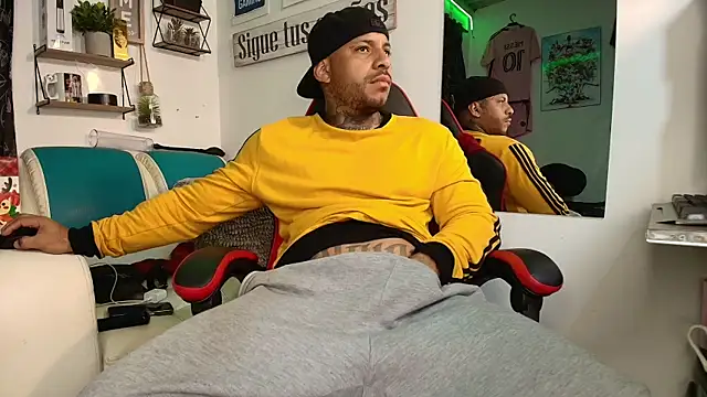 Leenar Key online show from December 2025 10:58:02 AM