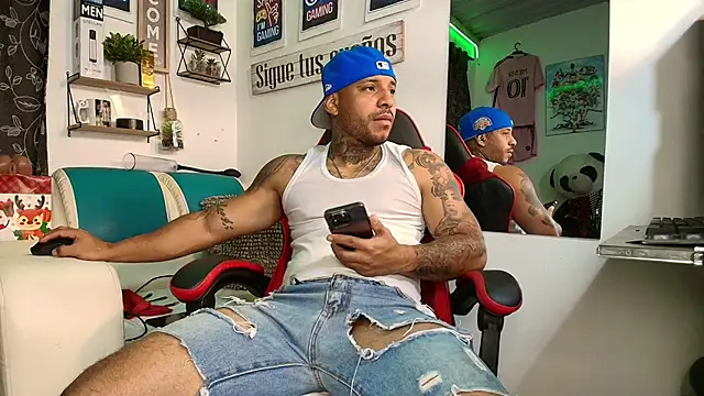 Leenar Key online show from December 2025 01:01:02 PM