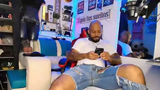 Leenar Key online show from March 2026 07:39:01 PM