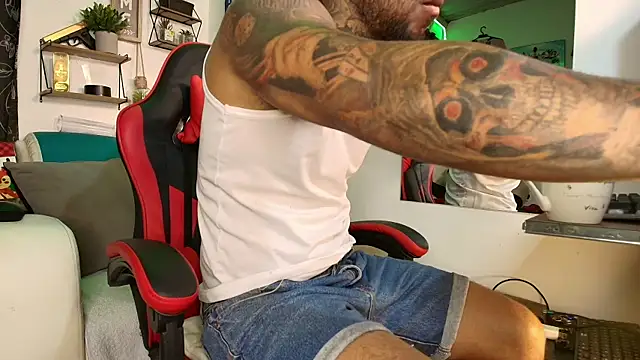 Leenar Key online show from October 2025 01:52:01 PM