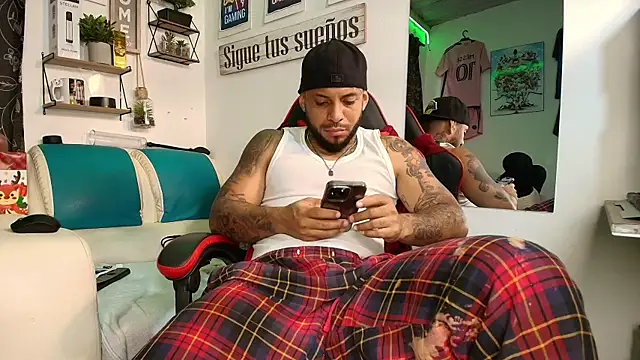 Leenar Key online show from November 2025 01:44:02 PM