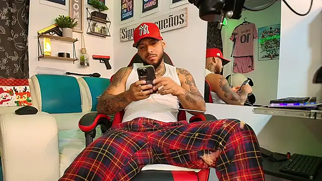 Leenar Key online show from November 2025 02:11:01 PM