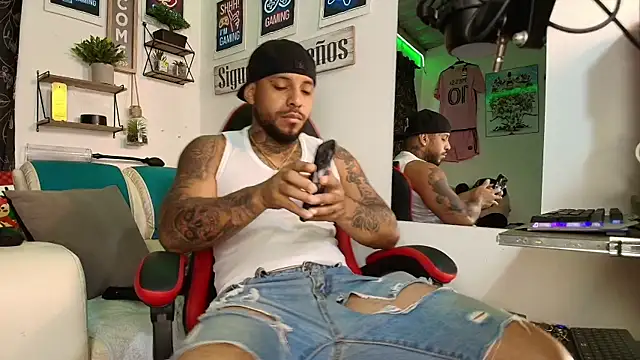 Leenar Key online show from November 2025 03:17:01 PM