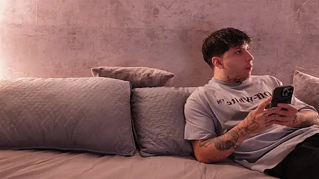 Snapshot of Nicky_and_Blake chatting on November 2025 05:24:01 PM Nicky and Blake online show from November 2025 05:24:01 PM