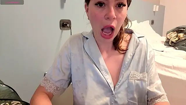 Jullyenn3 online show from April 2026 05:28:01 PM