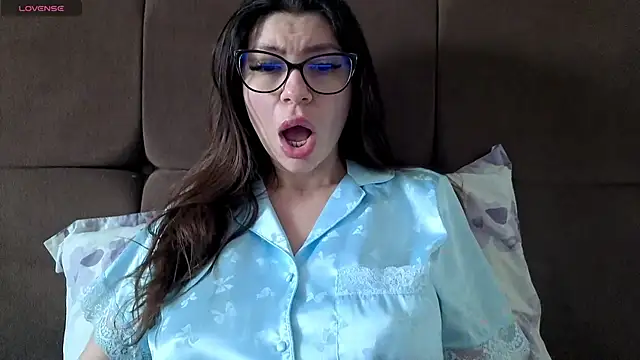 Jullyenn3 online show from March 2026 02:43:01 PM