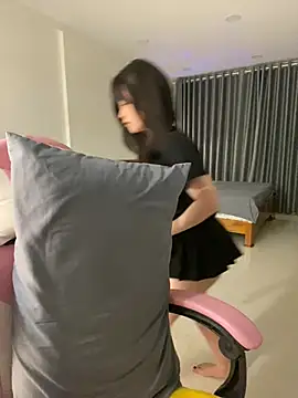 Snapshot of -rosiie- chatting on February 2025 02:20:01 PM -rosiie- online show from February 2025 02:20:01 PM