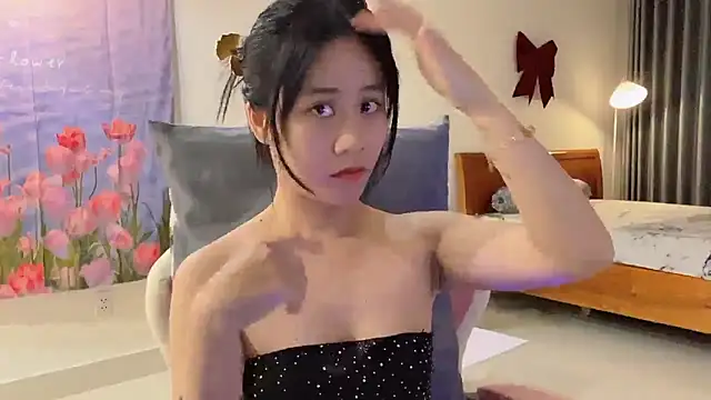 Snapshot of -rosiie- chatting on March 2025 03:13:01 AM -rosiie- online show from March 2025 03:13:01 AM