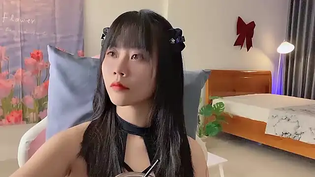 Snapshot of -rosiie- chatting on March 2025 02:49:02 PM -rosiie- online show from March 2025 02:49:02 PM