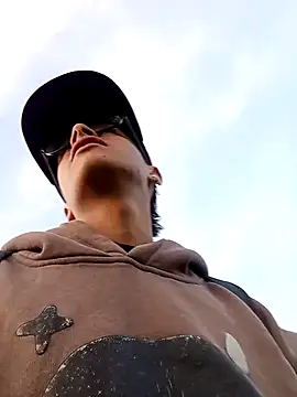 Snapshot of Cuervo_maniaco chatting on December 2024 10:43:02 PM Cuervo maniaco online show from December 2024 10:43:02 PM