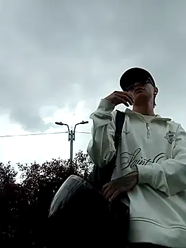 Snapshot of Cuervo_maniaco chatting on December 2024 04:43:01 PM Cuervo maniaco online show from December 2024 04:43:01 PM