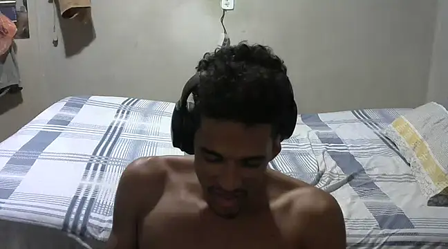 Snapshot of RenziTatte chatting on March 2025 09:59:02 PM RenziTatte online show from March 2025 09:59:02 PM