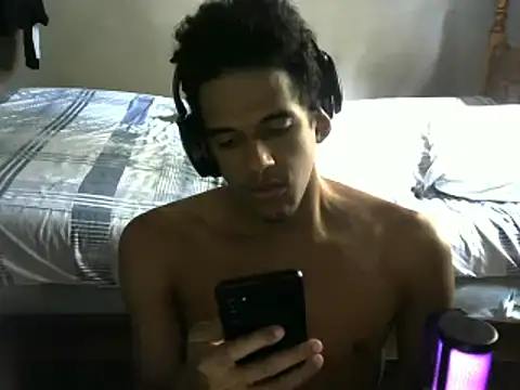 Snapshot of RenziTatte chatting on February 2025 01:06:01 PM RenziTatte online show from February 2025 01:06:01 PM