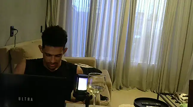 Snapshot of RenziTatte chatting on March 2025 10:02:02 PM RenziTatte online show from March 2025 10:02:02 PM