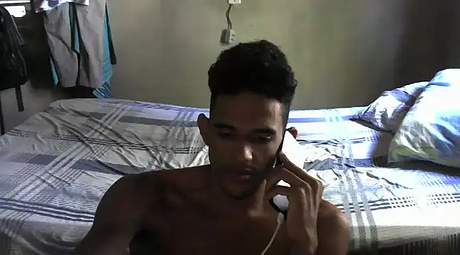 Snapshot of RenziTatte chatting on February 2025 07:58:01 PM RenziTatte online show from February 2025 07:58:01 PM