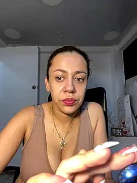 Snapshot of AnnbellaRosse chatting on October 2025 04:29:02 PM AnnbellaRosse online show from October 2025 04:29:02 PM