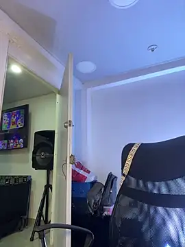 Snapshot of AnnbellaRosse chatting on October 2025 04:28:02 PM AnnbellaRosse online show from October 2025 04:28:02 PM