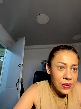 Snapshot of AnnbellaRosse chatting on September 2025 04:16:01 PM AnnbellaRosse online show from September 2025 04:16:01 PM