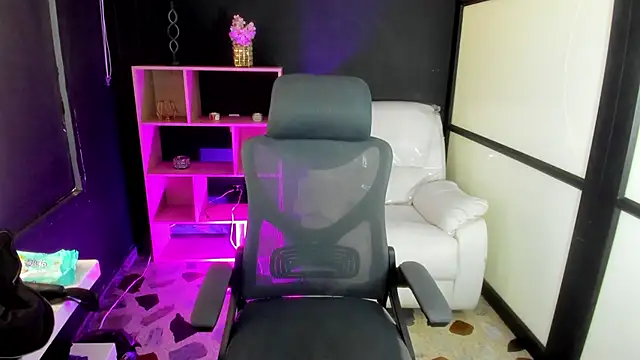 Snapshot of TifanyWhite_ chatting on March 2025 08:10:02 PM TifanyWhite online show from March 2025 08:10:02 PM