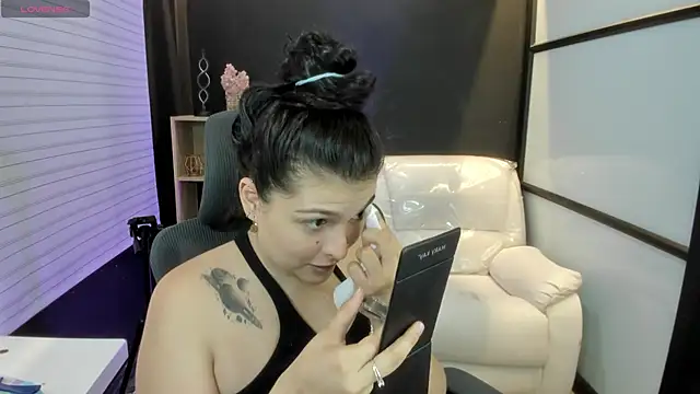 Snapshot of TifanyWhite_ chatting on March 2025 08:43:01 PM TifanyWhite online show from March 2025 08:43:01 PM