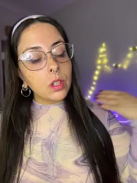 Mizztikaa online show from April 2026 05:14:02 PM