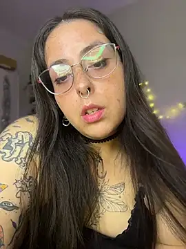 Mizztikaa online show from April 2026 05:40:01 PM