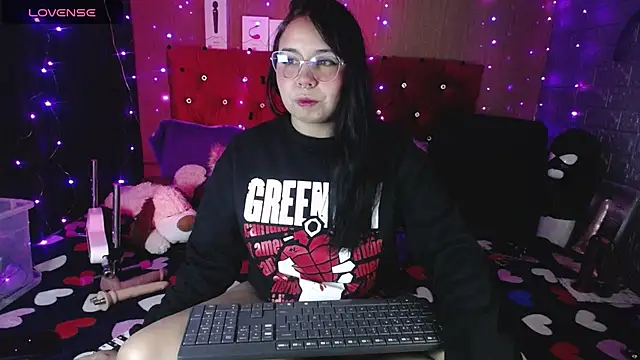 Fantasies Slave online show from April 2026 08:33:01 PM