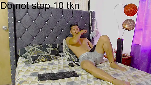 leoytessa 10 online show from February 2025 06:20:01 PM