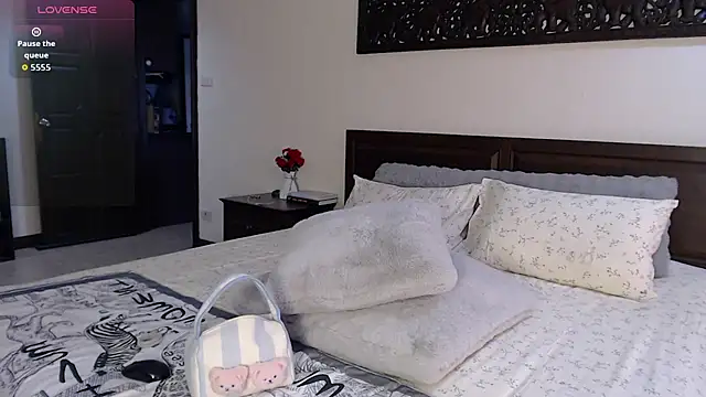 ladiimia online show from May 2026 04:20:02 AM