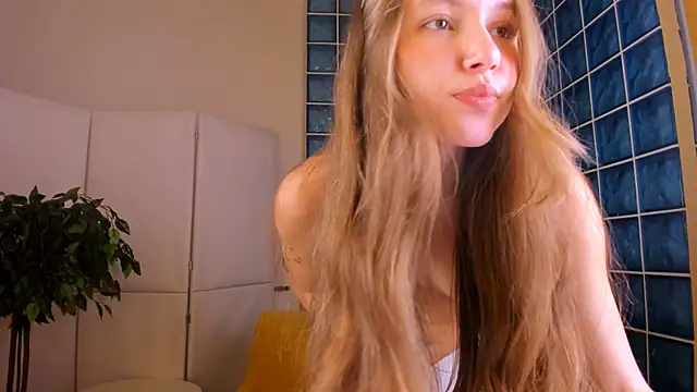 MaryannSoftt online show from October 2025 03:36:01 PM