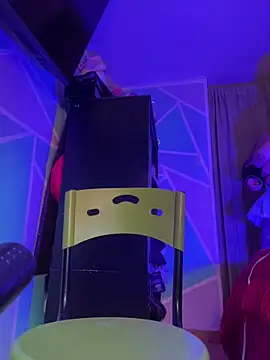 Snapshot of KinkyJessyHotxx chatting on November 2025 04:32:01 PM KinkyJessyHotxx online show from November 2025 04:32:01 PM