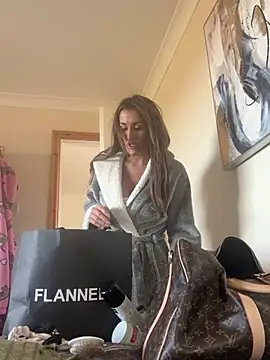 UKSYDNEYFOX online show from March 2025 12:51:01 PM