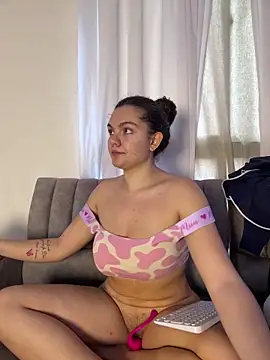 Snapshot of eva_y_marcelo chatting on November 2025 11:48:01 AM eva y marcelo online show from November 2025 11:48:01 AM