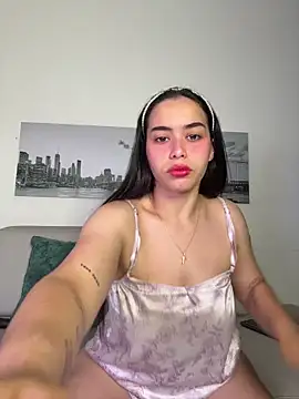 Snapshot of SophieRoyals chatting on June 2026 01:05:02 PM SophieRoyals online show from June 2026 01:05:02 PM