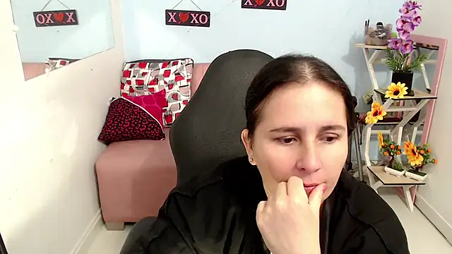 victoria jones online show from October 2025 06:40:02 PM