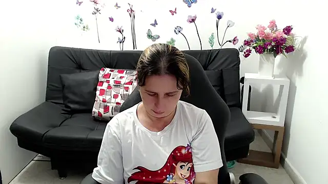 Snapshot of victoria_jones chatting on May 2026 12:19:01 PM victoria jones online show from May 2026 12:19:01 PM