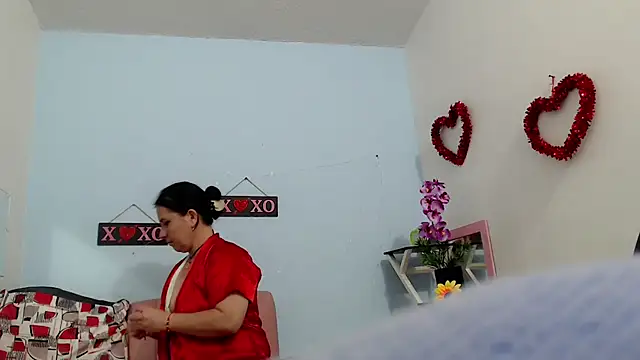 victoria jones online show from October 2025 12:39:02 PM