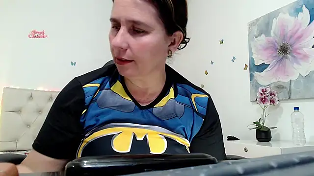Snapshot of victoria_jones chatting on April 2026 01:41:02 PM victoria jones online show from April 2026 01:41:02 PM