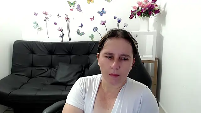 Snapshot of victoria_jones chatting on May 2026 07:22:02 PM victoria jones online show from May 2026 07:22:02 PM