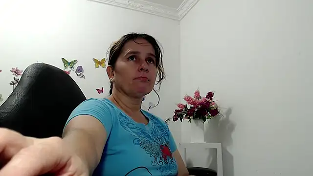 Snapshot of victoria_jones chatting on May 2026 12:45:01 PM victoria jones online show from May 2026 12:45:01 PM