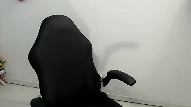 victoria jones online show from October 2025 01:41:02 PM