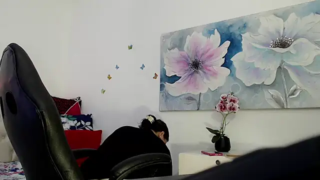 victoria jones online show from April 2026 01:38:02 PM