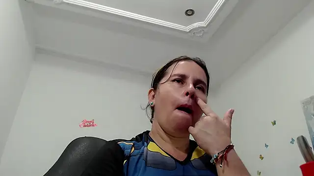 victoria jones online show from April 2026 02:01:01 PM