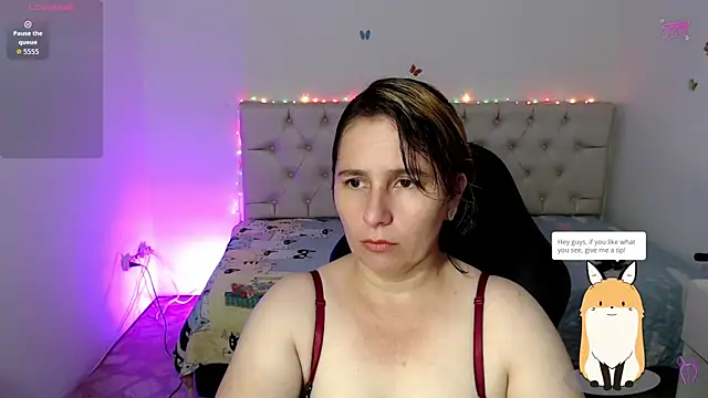 Snapshot of victoria_jones chatting on April 2026 02:04:01 PM victoria jones online show from April 2026 02:04:01 PM