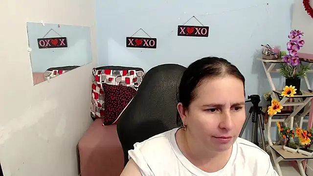 victoria jones online show from October 2025 05:56:02 PM