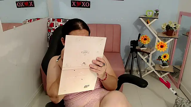 victoria jones online show from September 2025 02:09:01 PM