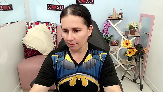 victoria jones online show from October 2025 03:45:02 PM