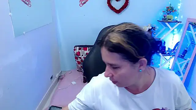 victoria jones online show from March 2026 01:08:01 PM