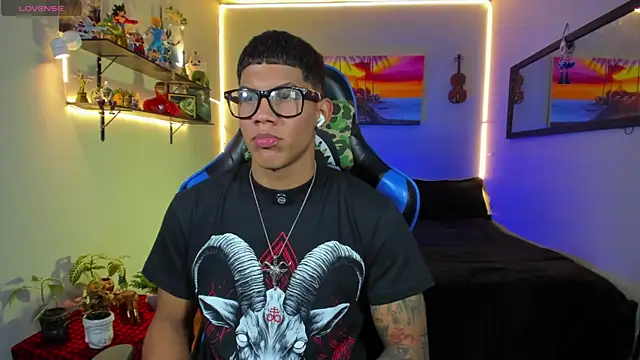 Snapshot of Damian_latinxxx chatting on July 2026 09:06:02 AM Damian latinxxx online show from July 2026 09:06:02 AM